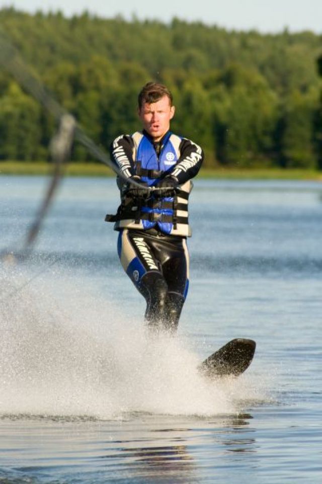 Ямаран B 390 R